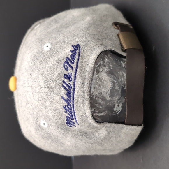Mitchell & Ness Hardwood Classics Los Angeles Lakers Basketball Hat . - Picture 4 of 10